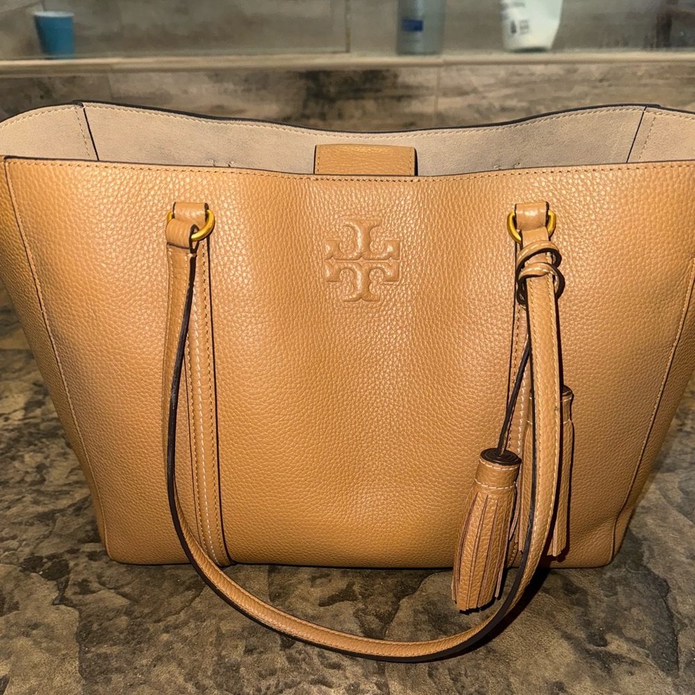 EUC Tory Burch Thea Tote Tiramasu
